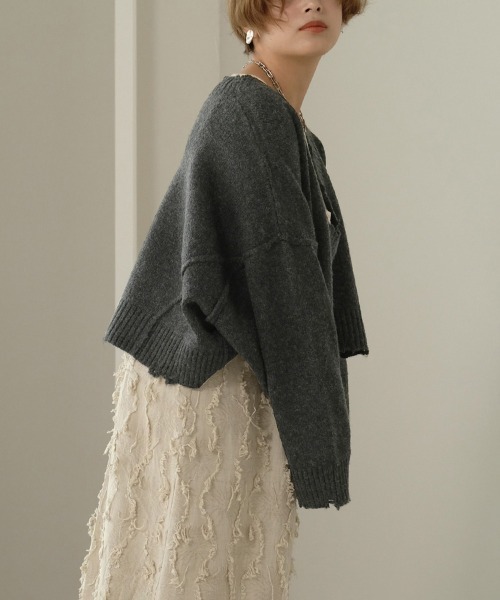 Bab(バブ)の「【WEB限定】深Vショートもちもちニットプルオーバー(ニット/セーター・レディース・チャコールグレー/ベージュ/アイボリー・FREE)」の12枚目の写真