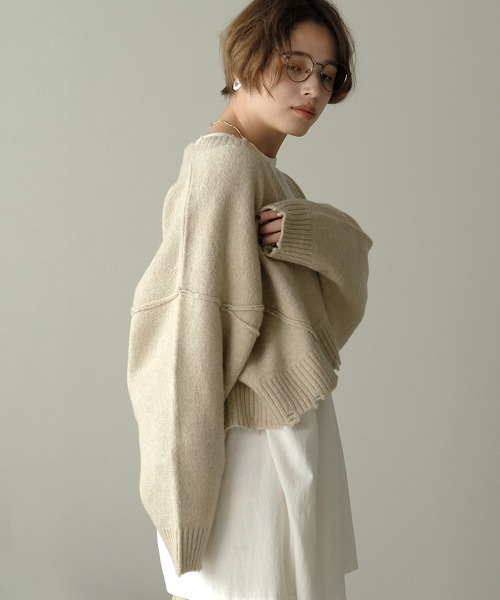 Bab(バブ)の「【WEB限定】深Vショートもちもちニットプルオーバー(ニット/セーター・レディース・チャコールグレー/ベージュ/アイボリー・FREE)」の5枚目の写真