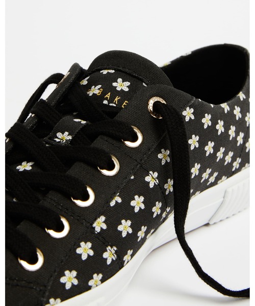 Ted Baker(テッドベーカー)の「KIMIA デイジープリント キャンパス スニーカー(スニーカー・レディース・ブラック・36/37/38/39/40)」の6枚目の写真