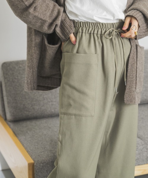 URBAN RESEARCH（アーバンリサーチ）の「UR TECH ドロストセミワイドパンツ（その他パンツ・レディース・ベージュ/カーキ/ブラック・38/36/34）」の19枚目の写真