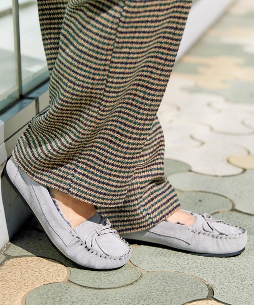 Minnetonka（ミネトンカ）の「Minnetonka  CLEARWATERⅡ  / ミネトンカ クリアウォーター（モカシン/デッキシューズ・レディース・グレー/ブラック・25.0cm/23.0cm/24.0cm）」の3枚目の写真