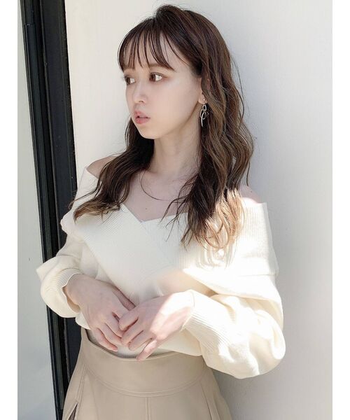 dazzlin（ダズリン）の「Vリブネックニットトップス（ニット/セーター・レディース・ブラック/ブラウン/オフホワイト/ピンク/ブルー/グリーン/グレー/パープル・FREE）」の2枚目の写真