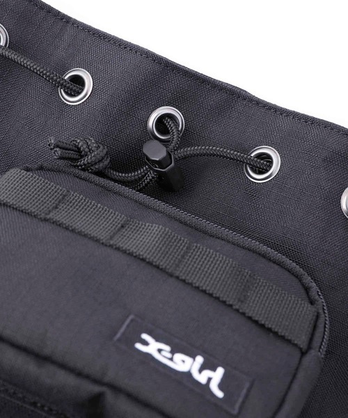 X-girl（エックスガール）の「MILLS LOGO BUCKET SHOULDER BAG（ショルダーバッグ・レディース・ブラック・ONE SIZE）」の7枚目の写真