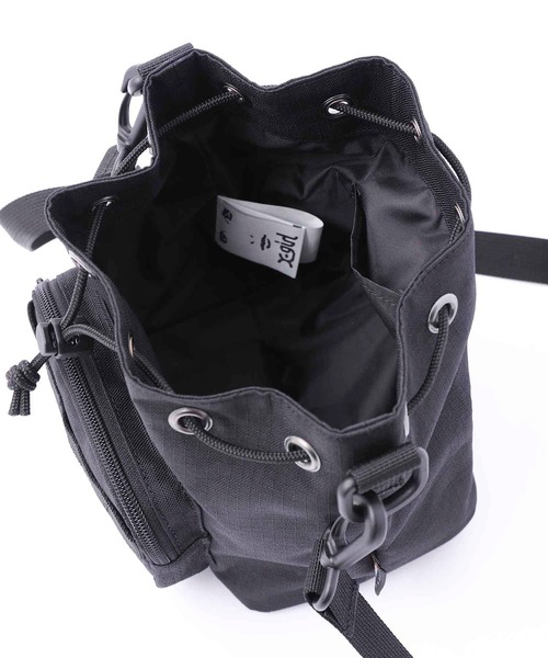 X-girl（エックスガール）の「MILLS LOGO BUCKET SHOULDER BAG（ショルダーバッグ・レディース・ブラック・ONE SIZE）」の4枚目の写真