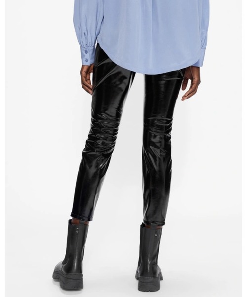 Ted Baker(テッドベーカー)の「DIONIE ビーニー フィット パンツ(その他パンツ・レディース・ブラック・1/2/0)」の5枚目の写真