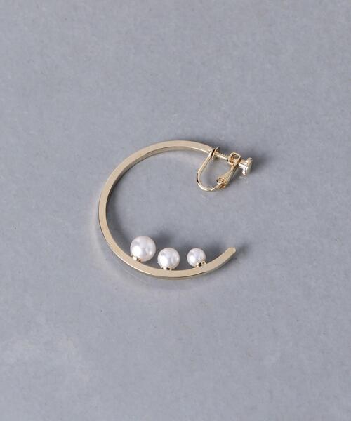 UNITED ARROWS（ユナイテッドアローズ）の「＜UNITED ARROWS＞イミテーションパール フープ イヤリング（イヤリング・レディース・ゴールド・FREE）」の2枚目の写真