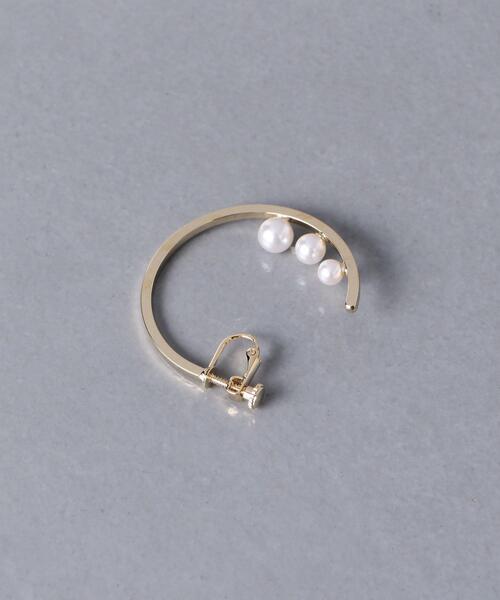 UNITED ARROWS（ユナイテッドアローズ）の「＜UNITED ARROWS＞イミテーションパール フープ イヤリング（イヤリング・レディース・ゴールド・FREE）」の4枚目の写真