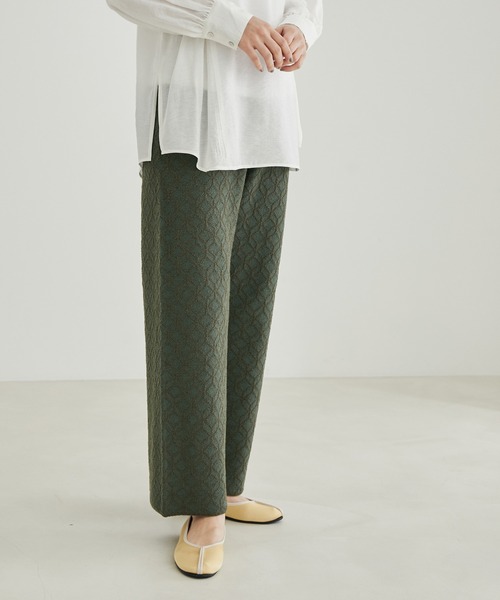 SALON adam et rope'（サロン アダム エ ロペ）の「ニットジャカードパンツ（その他パンツ・レディース・ベージュ/カーキ・FREE）」の2枚目の写真