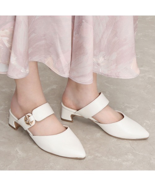 Realta（レアルタ）の「Realta(レアルタ)ゴールドモチーフポインテッドミュールサンダル（サンダル・レディース・ブラック/アイボリー/ブラウン・LL/M/L/S）」の2枚目の写真