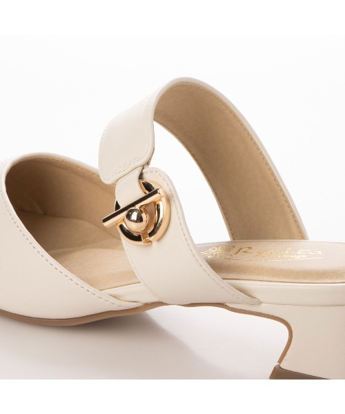 Realta（レアルタ）の「Realta(レアルタ)ゴールドモチーフポインテッドミュールサンダル（サンダル・レディース・ブラック/アイボリー/ブラウン・LL/M/L/S）」の14枚目の写真