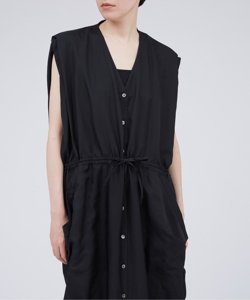 RITO（リト）の「rito structure SILK COTTON DRAWSTRING  DRESS（ワンピース・レディース・ブラック/オフホワイト・1/2）」の9枚目の写真