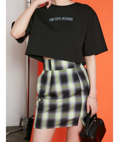 EMODA(エモダ)の「コンパクトロゴショートTシャツ(Tシャツ/カットソー・レディース・ホワイト/ブラック/イエロー/ブルー・FREE)」の12枚目の写真