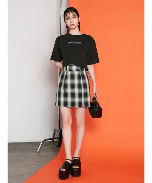 EMODA(エモダ)の「コンパクトロゴショートTシャツ(Tシャツ/カットソー・レディース・ホワイト/ブラック/イエロー/ブルー・FREE)」の9枚目の写真