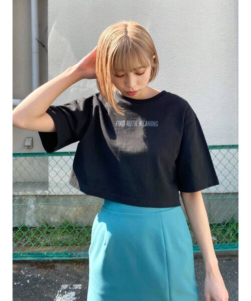 EMODA(エモダ)の「コンパクトロゴショートTシャツ(Tシャツ/カットソー・レディース・ホワイト/ブラック/イエロー/ブルー・FREE)」の17枚目の写真