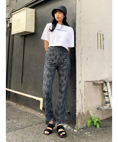 EMODA(エモダ)の「コンパクトロゴショートTシャツ(Tシャツ/カットソー・レディース・ホワイト/ブラック/イエロー/ブルー・FREE)」の13枚目の写真