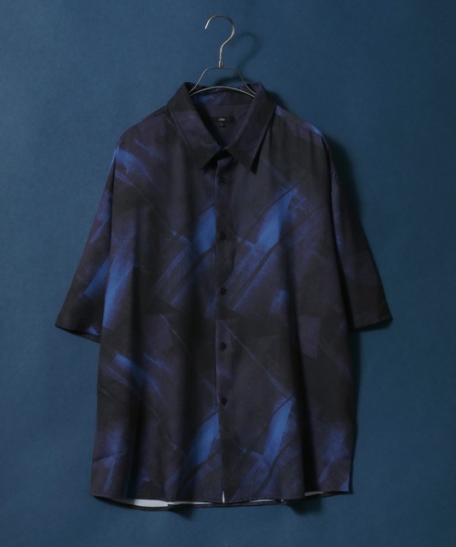 ANPAS（アンパス）の「Georgette Total Pattern Print Big Silhouette Thickness Shirt/ジョーゼット 総柄プリント ビッグシルエット とろみシャツ セットアップ対応（シャツ/ブラウス・メンズ・ホワイト系その他/ブラック系その他/グレー系その他/ブラウン系その他/ベージュ系その他/ブルー系その他/イエロー系その他/ホワイト系その他2/ブラック系その他2/ブラック系その他3/ブラック系その他4/ブラック系その他5/ブラック系その他6/グレー系その他2/グレー系その他3/ブラウン系その他2/ブラウン系その他3/ブラウン系その他4/ブラウン系その他5/ブルー系その他2/ブルー系その他3・M/L）」の19枚目の写真