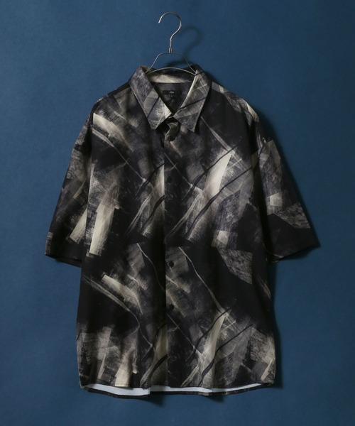 ANPAS（アンパス）の「Georgette Total Pattern Print Big Silhouette Thickness Shirt/ジョーゼット 総柄プリント ビッグシルエット とろみシャツ セットアップ対応（シャツ/ブラウス・メンズ・ホワイト系その他/ブラック系その他/グレー系その他/ブラウン系その他/ベージュ系その他/ブルー系その他/イエロー系その他/ホワイト系その他2/ブラック系その他2/ブラック系その他3/ブラック系その他4/ブラック系その他5/ブラック系その他6/グレー系その他2/グレー系その他3/ブラウン系その他2/ブラウン系その他3/ブラウン系その他4/ブラウン系その他5/ブルー系その他2/ブルー系その他3・M/L）」の6枚目の写真