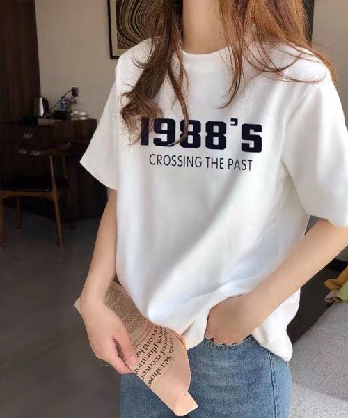 Chaco closet(チャコ クローゼット)の「カラーナンバリングロゴプリント半袖Tシャツ(Tシャツ/カットソー・レディース・グレー/チャコール/ホワイト・FREE)」の4枚目の写真