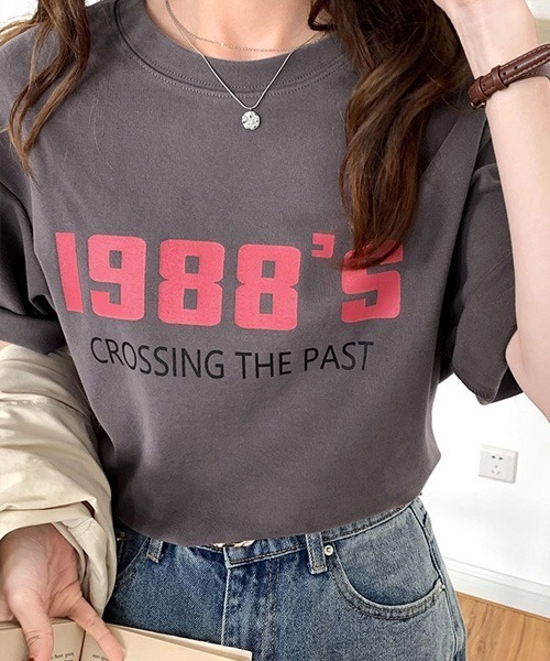 Chaco closet(チャコ クローゼット)の「カラーナンバリングロゴプリント半袖Tシャツ(Tシャツ/カットソー・レディース・グレー/チャコール/ホワイト・FREE)」の22枚目の写真