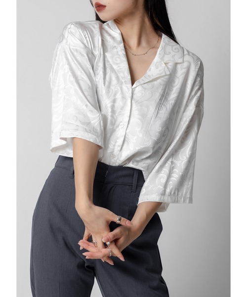 Adoon plain(アドーンプレーン)の「ツヤルーズ柄シャツ / 半袖(シャツ/ブラウス・レディース・ホワイト/ブラック/パープル・FREE)」の1枚目の写真