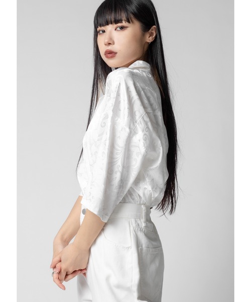 Adoon plain(アドーンプレーン)の「ツヤルーズ柄シャツ / 半袖(シャツ/ブラウス・レディース・ホワイト/ブラック/パープル・FREE)」の4枚目の写真