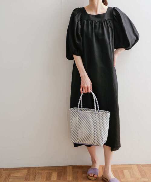 URBAN RESEARCH DOORS（アーバンリサーチドアーズ）の「ボリュームスリーブワンピース（ワンピース・レディース・ブラック/レッド・MEDIUM）」の2枚目の写真