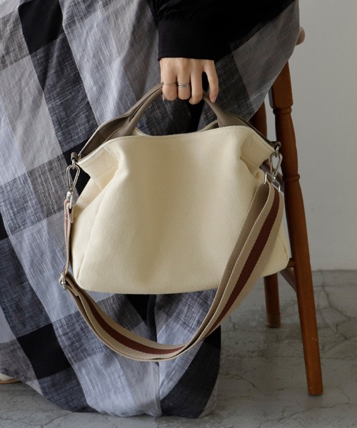 VitaFelice（ヴィータフェリーチェ）の「本革ハンドル2WAYトートバッグ（ナイロン/キャンバス）ストライプショルダー付き（トートバッグ・レディース・ベージュ/グレー/ネイビー/キャメル/ブラック/チャコール/ベージュ系/グレー系/ブラック系・FREE）」の6枚目の写真