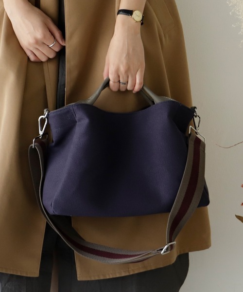 VitaFelice（ヴィータフェリーチェ）の「本革ハンドル2WAYトートバッグ（ナイロン/キャンバス）ストライプショルダー付き（トートバッグ・レディース・ベージュ/グレー/ネイビー/キャメル/ブラック/チャコール/ベージュ系/グレー系/ブラック系・FREE）」の8枚目の写真