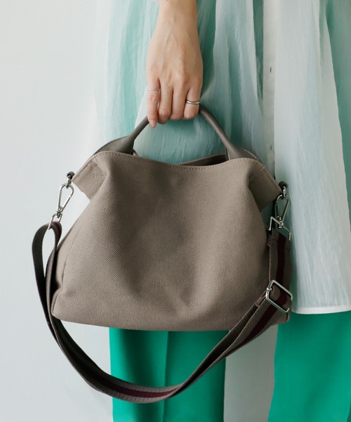 VitaFelice（ヴィータフェリーチェ）の「本革ハンドル2WAYトートバッグ（ナイロン/キャンバス）ストライプショルダー付き（トートバッグ・レディース・ベージュ/グレー/ネイビー/キャメル/ブラック/チャコール/ベージュ系/グレー系/ブラック系・FREE）」の18枚目の写真