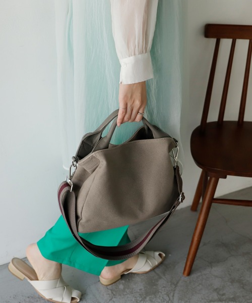 VitaFelice（ヴィータフェリーチェ）の「本革ハンドル2WAYトートバッグ（ナイロン/キャンバス）ストライプショルダー付き（トートバッグ・レディース・ベージュ/グレー/ネイビー/キャメル/ブラック/チャコール/ベージュ系/グレー系/ブラック系・FREE）」の19枚目の写真