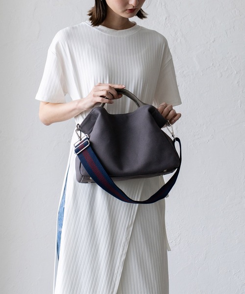 VitaFelice（ヴィータフェリーチェ）の「本革ハンドル2WAYトートバッグ（ナイロン/キャンバス）ストライプショルダー付き（トートバッグ・レディース・ベージュ/グレー/ネイビー/キャメル/ブラック/チャコール/ベージュ系/グレー系/ブラック系・FREE）」の14枚目の写真