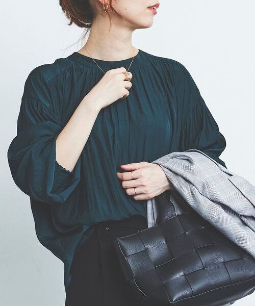 le.coeur blanc（ルクールブラン）の「パウダーサテン2wayハイネックブラウス（シャツ/ブラウス・レディース・アイボリー/キャメル/ダークグリーン/ブラック・38）」の3枚目の写真