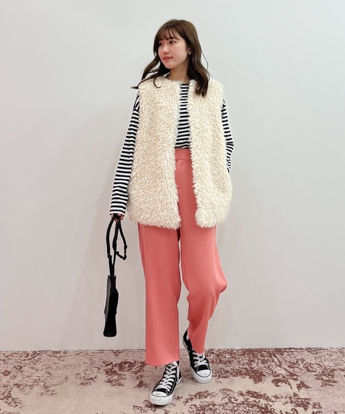 EPIMI E'PIMMY（エピミエピミー）の「ボリュームフェイクファーベスト（ベスト・レディース・ブラウン/アイボリー/グレー系その他・MEDIUM）」の14枚目の写真