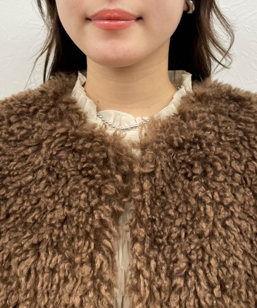 EPIMI E'PIMMY（エピミエピミー）の「ボリュームフェイクファーベスト（ベスト・レディース・ブラウン/アイボリー/グレー系その他・MEDIUM）」の11枚目の写真
