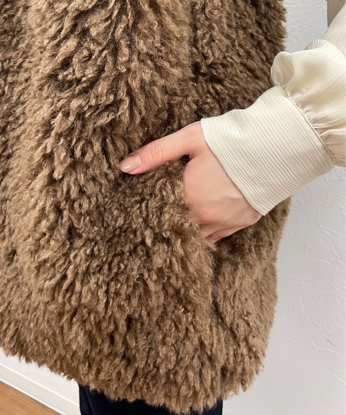 EPIMI E'PIMMY（エピミエピミー）の「ボリュームフェイクファーベスト（ベスト・レディース・ブラウン/アイボリー/グレー系その他・MEDIUM）」の21枚目の写真