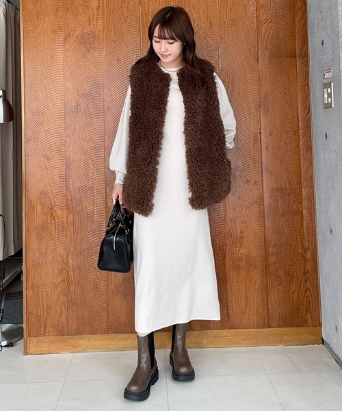 EPIMI E'PIMMY（エピミエピミー）の「ボリュームフェイクファーベスト（ベスト・レディース・ブラウン/アイボリー/グレー系その他・MEDIUM）」の22枚目の写真