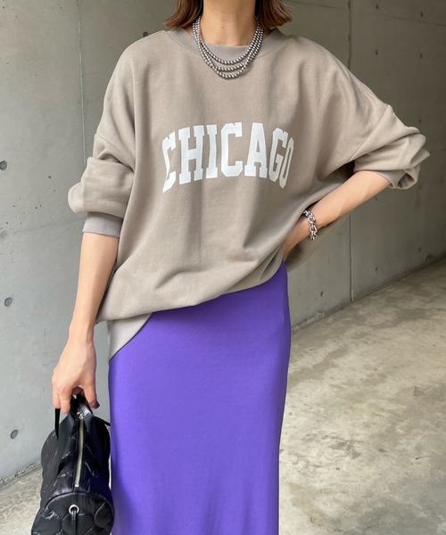 DouDou（ドゥドゥ）の「2WAY CHICAGO ロゴスウェット（スウェット・レディース・チャコールグレー/グレイッシュベージュ/オフホワイト/ベージュ・FREE）」の4枚目の写真