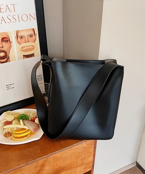 meJane（ミージェーン）の「レザーライクワイドベルトショルダーバッグ（ショルダーバッグ・レディース・ブラック/テラコッタ・FREE）」の8枚目の写真