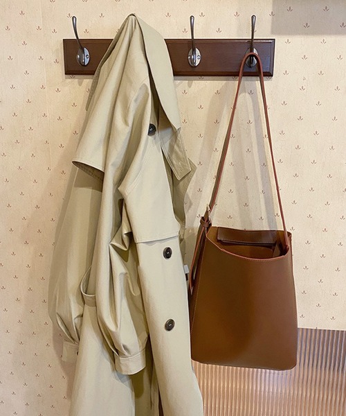 meJane（ミージェーン）の「レザーライクワイドベルトショルダーバッグ（ショルダーバッグ・レディース・ブラック/テラコッタ・FREE）」の6枚目の写真