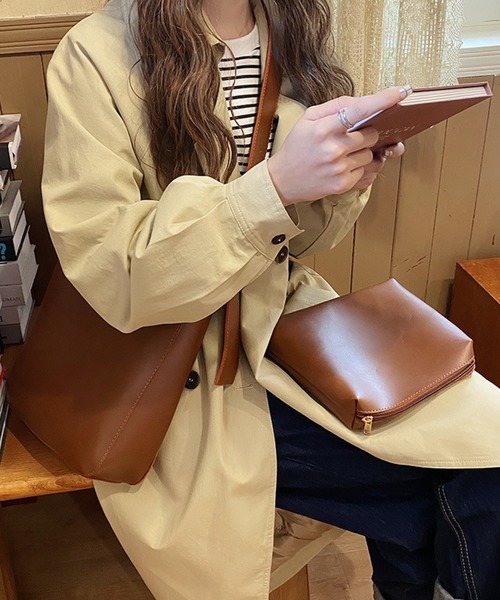 meJane（ミージェーン）の「レザーライクワイドベルトショルダーバッグ（ショルダーバッグ・レディース・ブラック/テラコッタ・FREE）」の3枚目の写真