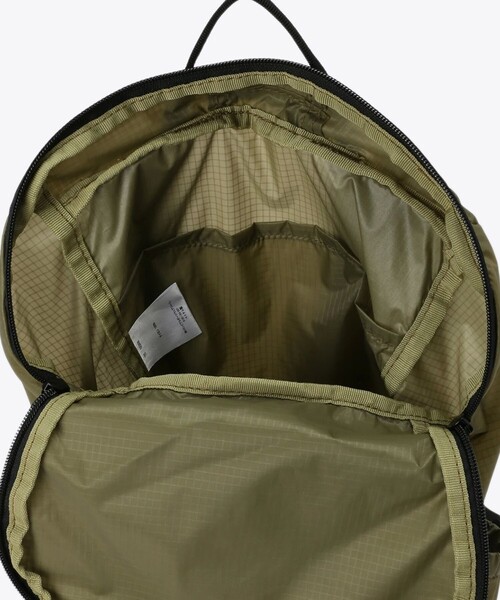 MOUNTAIN HARDWEAR（マウンテンハードウェアー）の「【Mountain Hardwear】ウルトラライトウェイト 15（バックパック/リュック・メンズ・ベージュ・REGULAR）」の3枚目の写真