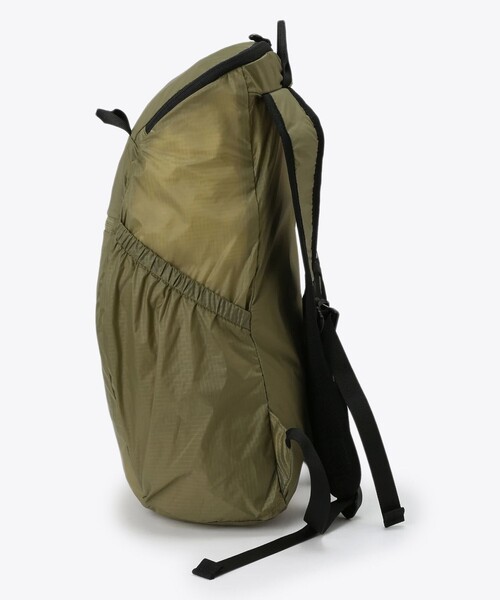 MOUNTAIN HARDWEAR（マウンテンハードウェアー）の「【Mountain Hardwear】ウルトラライトウェイト 15（バックパック/リュック・メンズ・ベージュ・REGULAR）」の5枚目の写真