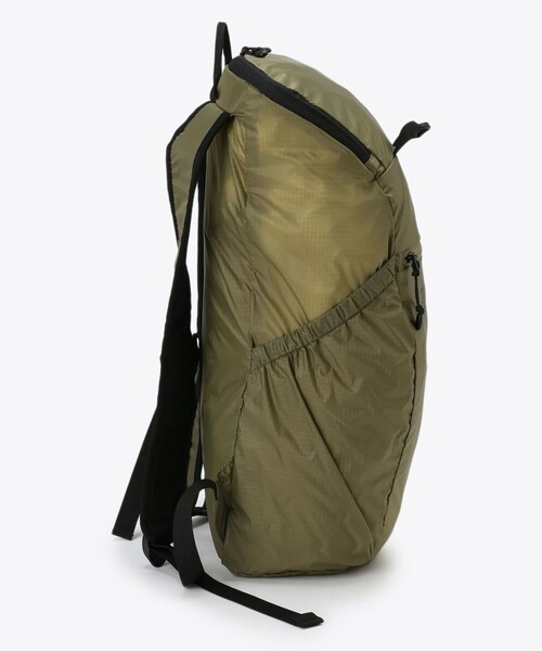 MOUNTAIN HARDWEAR（マウンテンハードウェアー）の「【Mountain Hardwear】ウルトラライトウェイト 15（バックパック/リュック・メンズ・ベージュ・REGULAR）」の2枚目の写真
