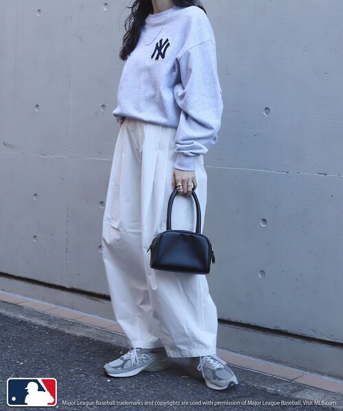 FREAK'S STORE(フリークスストア)の「MLB × FREAK'S STORE/エムエルビー/メジャーリーグベースボール MLB NY裏毛クルーネックスウェット(スウェット・レディース・ブラック/ネイビー/グレー/ナチュラル/オフホワイト・フリ-)」の17枚目の写真