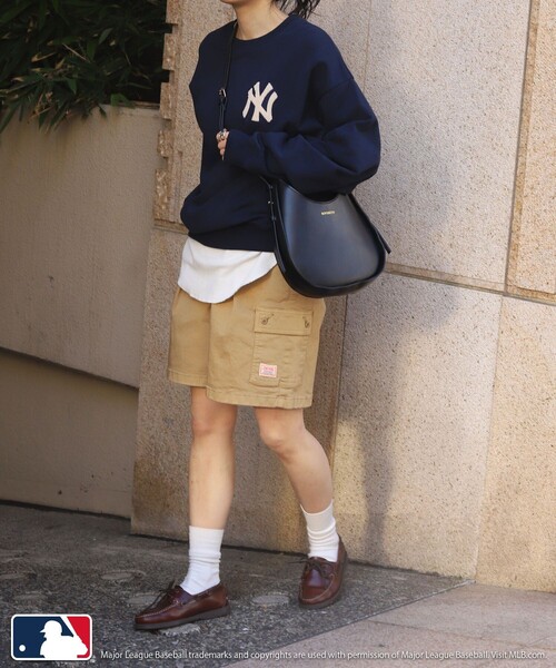 FREAK'S STORE(フリークスストア)の「MLB × FREAK'S STORE/エムエルビー/メジャーリーグベースボール MLB NY裏毛クルーネックスウェット(スウェット・レディース・ブラック/ネイビー/グレー/ナチュラル/オフホワイト・フリ-)」の21枚目の写真