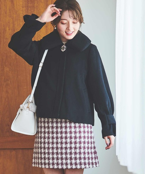 31 Sons de mode（トランテアン　ソン　ドゥ　モード）の「ビジュー付きボリューム襟ショートコート（その他アウター・レディース・ブラック/グレー系その他・38/36）」の3枚目の写真