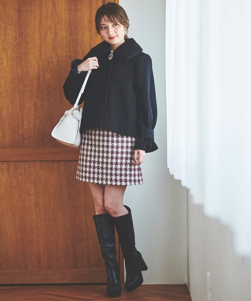 31 Sons de mode（トランテアン　ソン　ドゥ　モード）の「ビジュー付きボリューム襟ショートコート（その他アウター・レディース・ブラック/グレー系その他・38/36）」の4枚目の写真