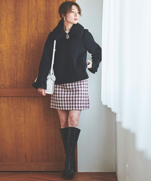 31 Sons de mode（トランテアン　ソン　ドゥ　モード）の「ビジュー付きボリューム襟ショートコート（その他アウター・レディース・ブラック/グレー系その他・38/36）」の6枚目の写真