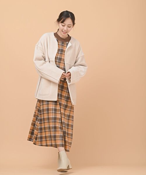 rps(アールピーエス)の「リバーシブルショートコート(その他アウター・レディース・ベージュ/アイボリー/キャメル・M)」の4枚目の写真