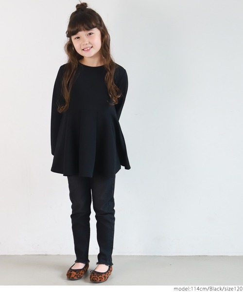 coca（coca）（コカ）の「キッズ エンボス加工プリーツフレアトップス（Tシャツ/カットソー・キッズ・ブラック・100/110/120/130）」の3枚目の写真